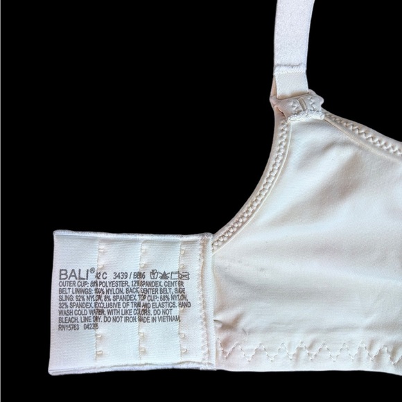 COPY - Bali Beige Underwire Smoothing Bra 42C - Picture 3 of 5